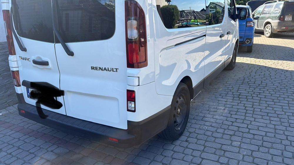 Renault trafic cesja leasing 2023r 2.0dci 150. 9 osobowy. Posiadam dwa