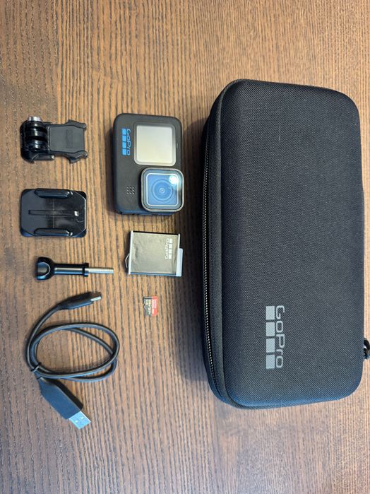 GoPro HERO11 Black + (etui, bateria, mocowania) – stan bardzo dobry