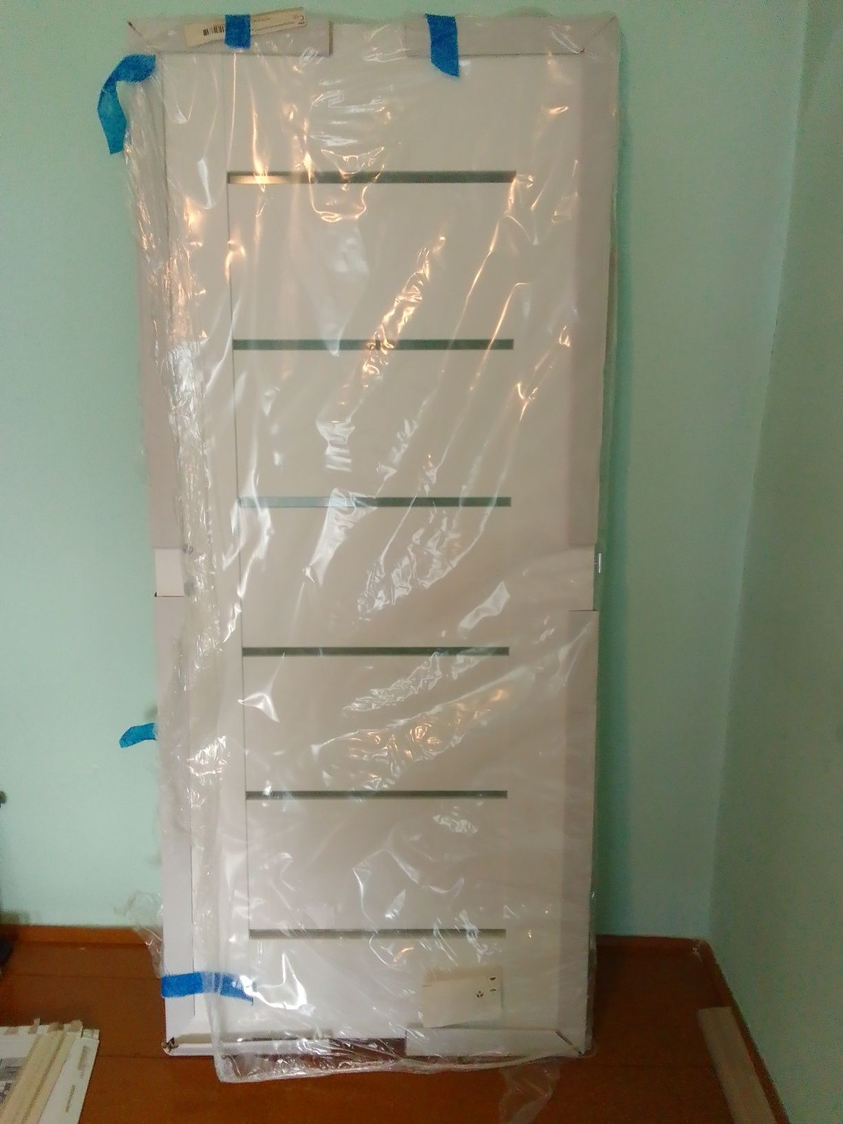 Nowe białe drzwi.