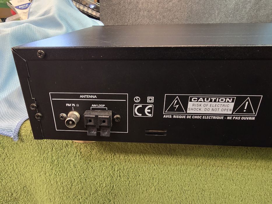 HARMAN KARDON TU 940 tuner radiowy stereo.