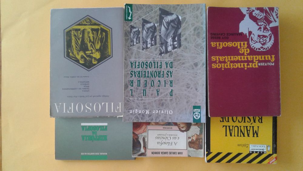 Diversos livros sobre Filosofia