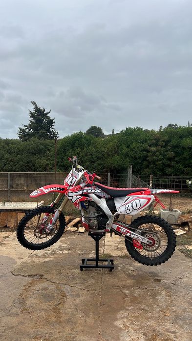 Honda CRF250R versão 2 escapes