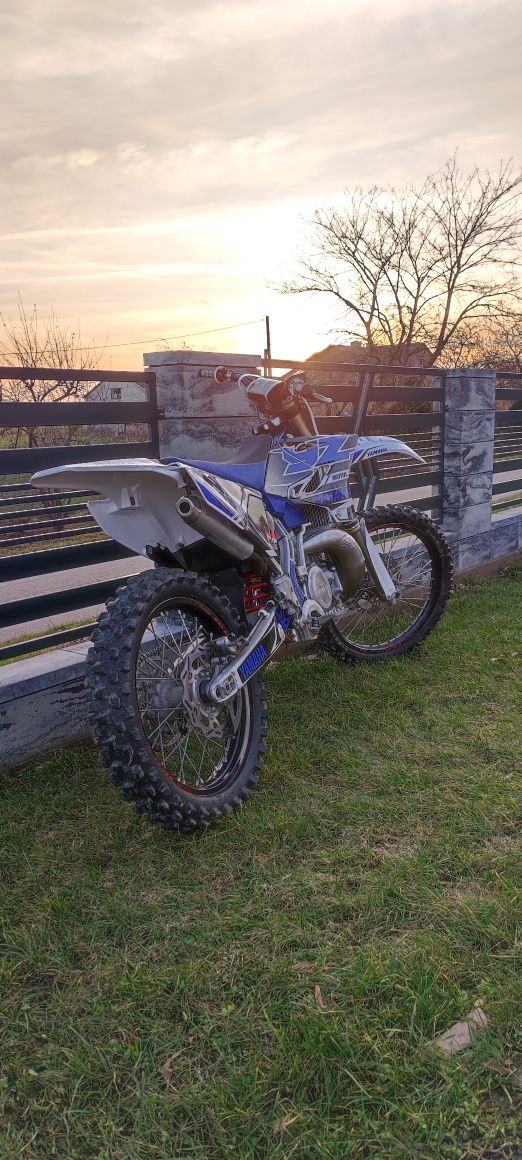 Yamaha yz 250 ( ktm sx)