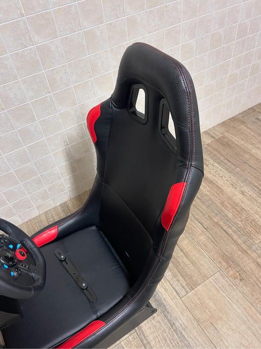 Playseat com volante Logitech