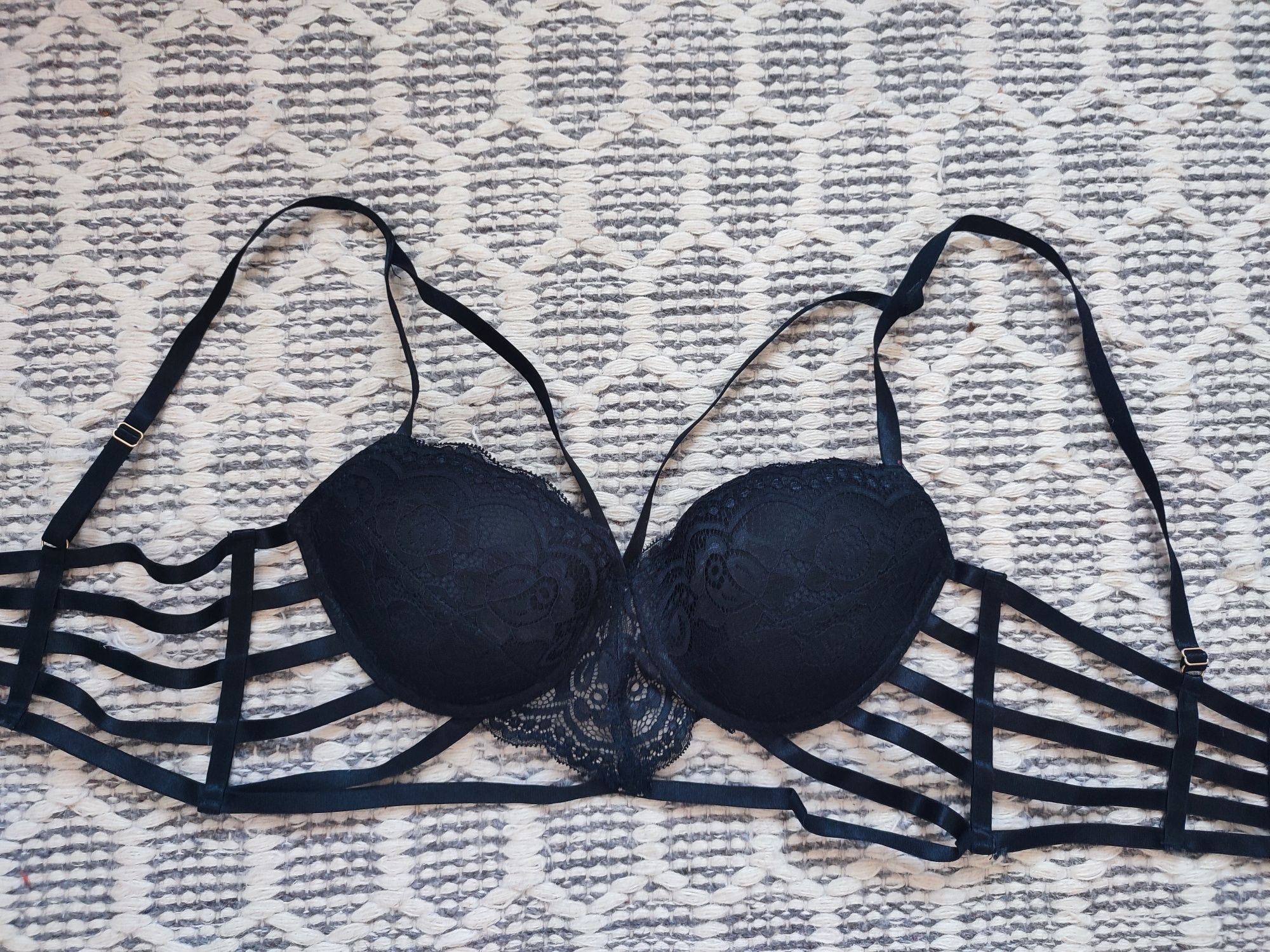 Biustonosz  Asos