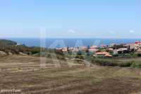 Terreno urbanizável em Ribeira d'Ilhas com vista de mar e viabilidade