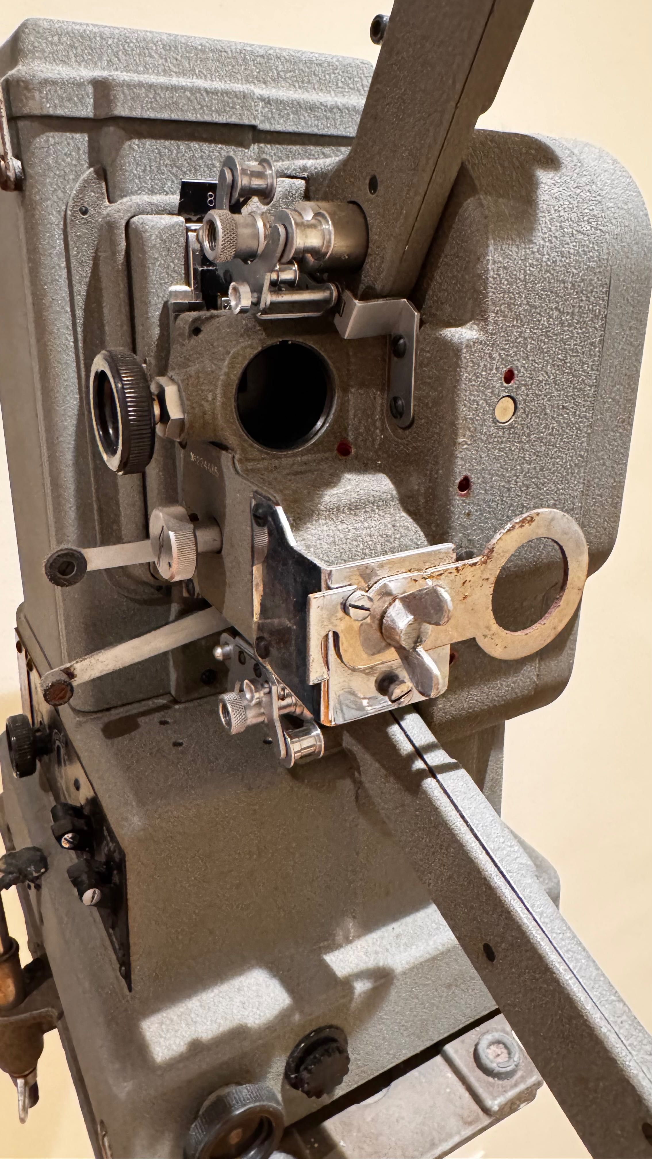 Projetor Vintage Bolex G3 com Tripé