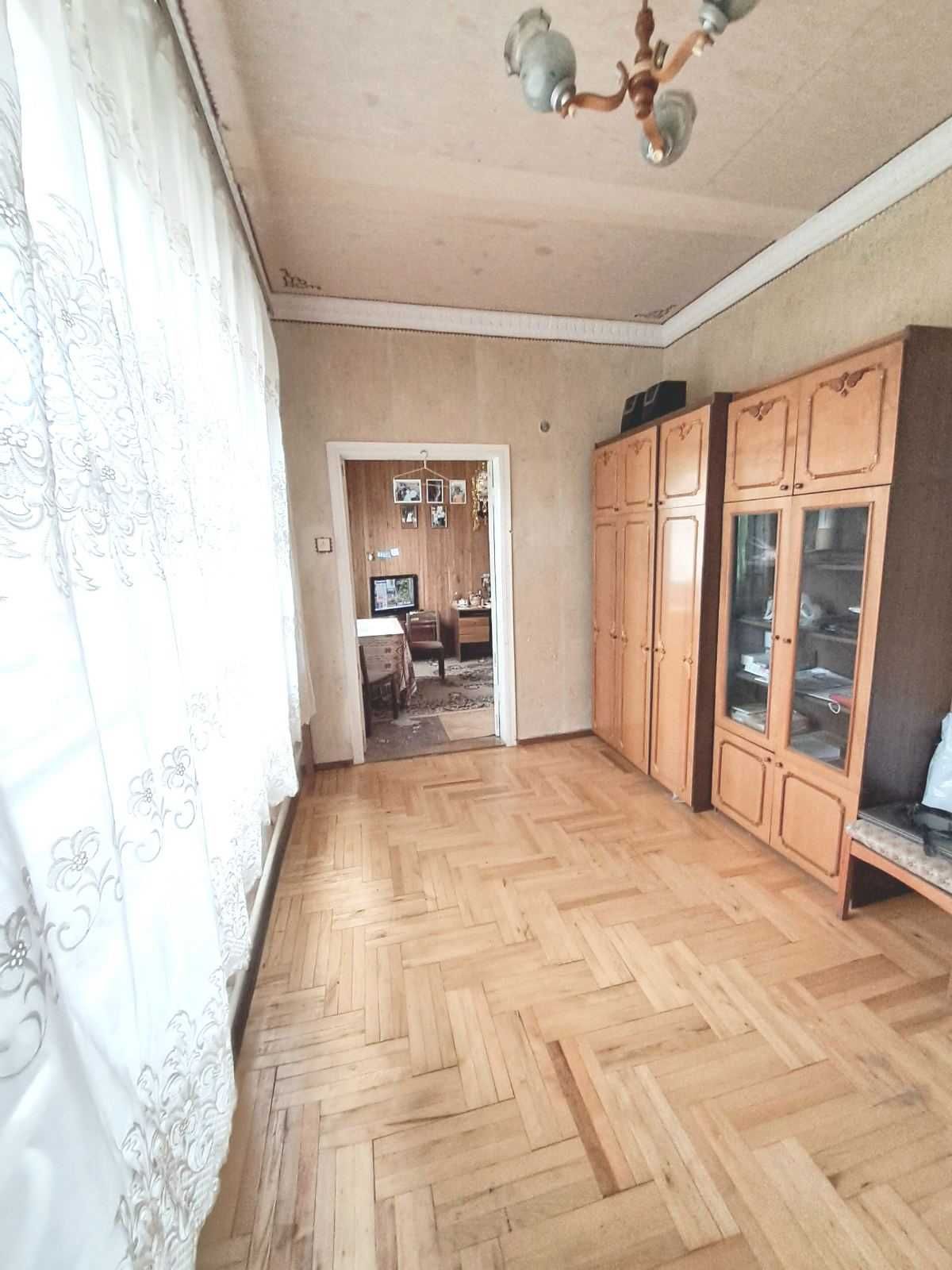 Продам міцний будинок в центрі Соколівки.