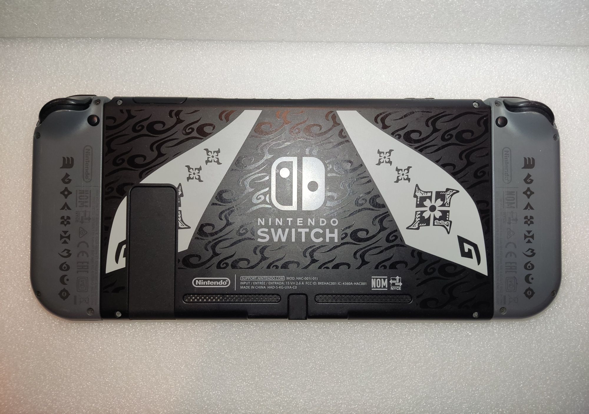 Nintendo Switch + купа аксесуарів + 2 гри + 200GB