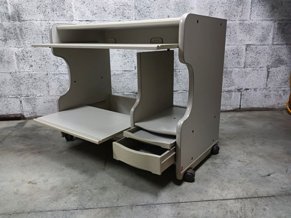 Secretaria multifuncional em madeira lacada branco.
Medidas: 96/80/50c