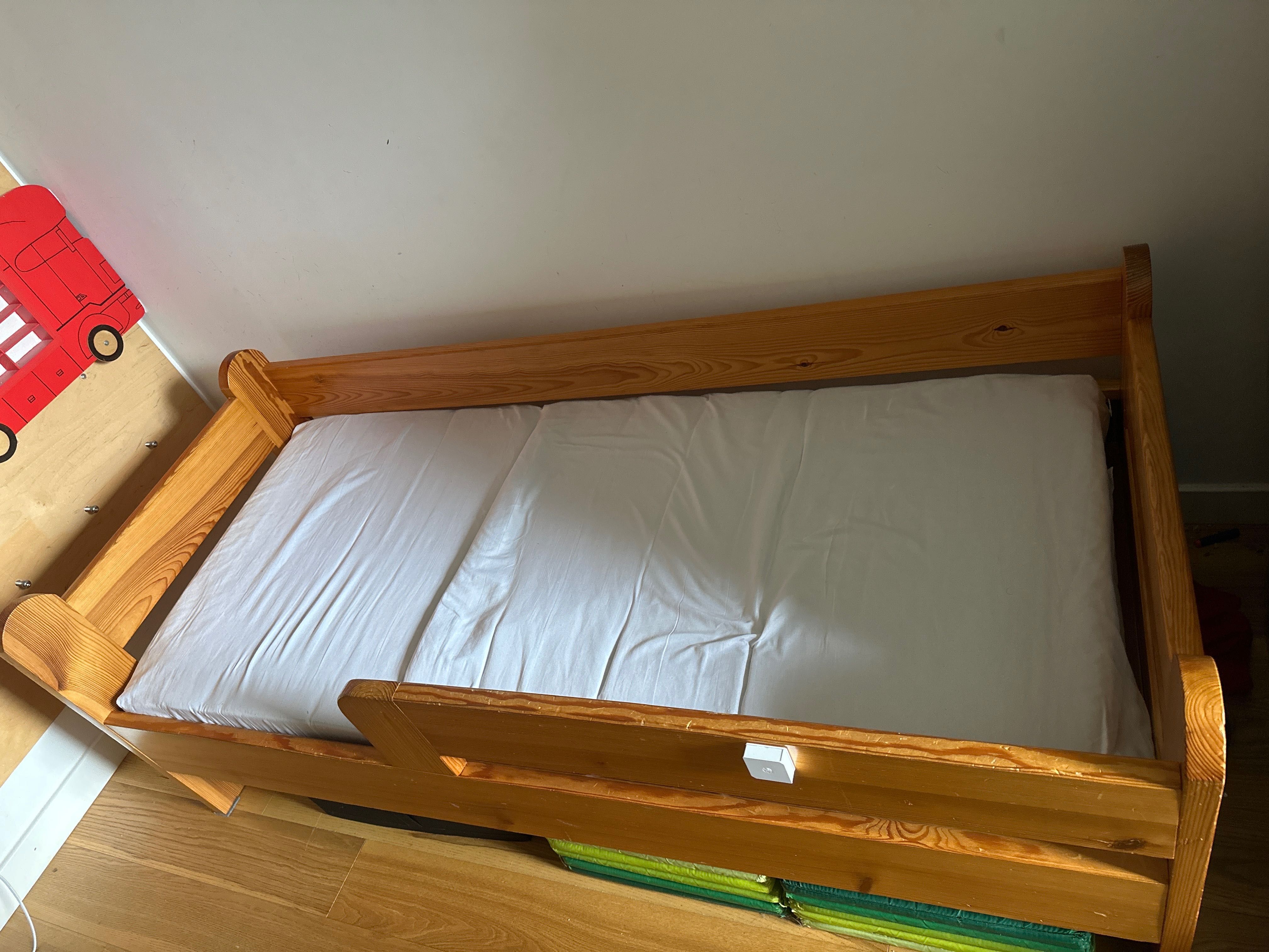 Łóżko dziecięce - drewniane 165x75