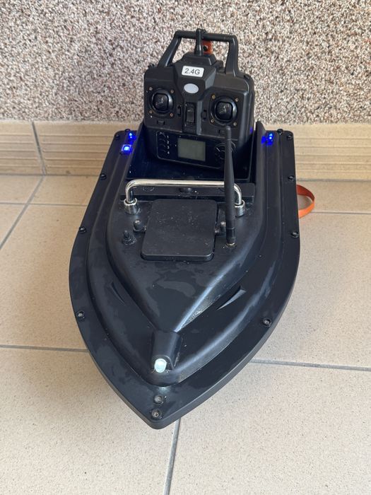 Риболовний кораблик з gps