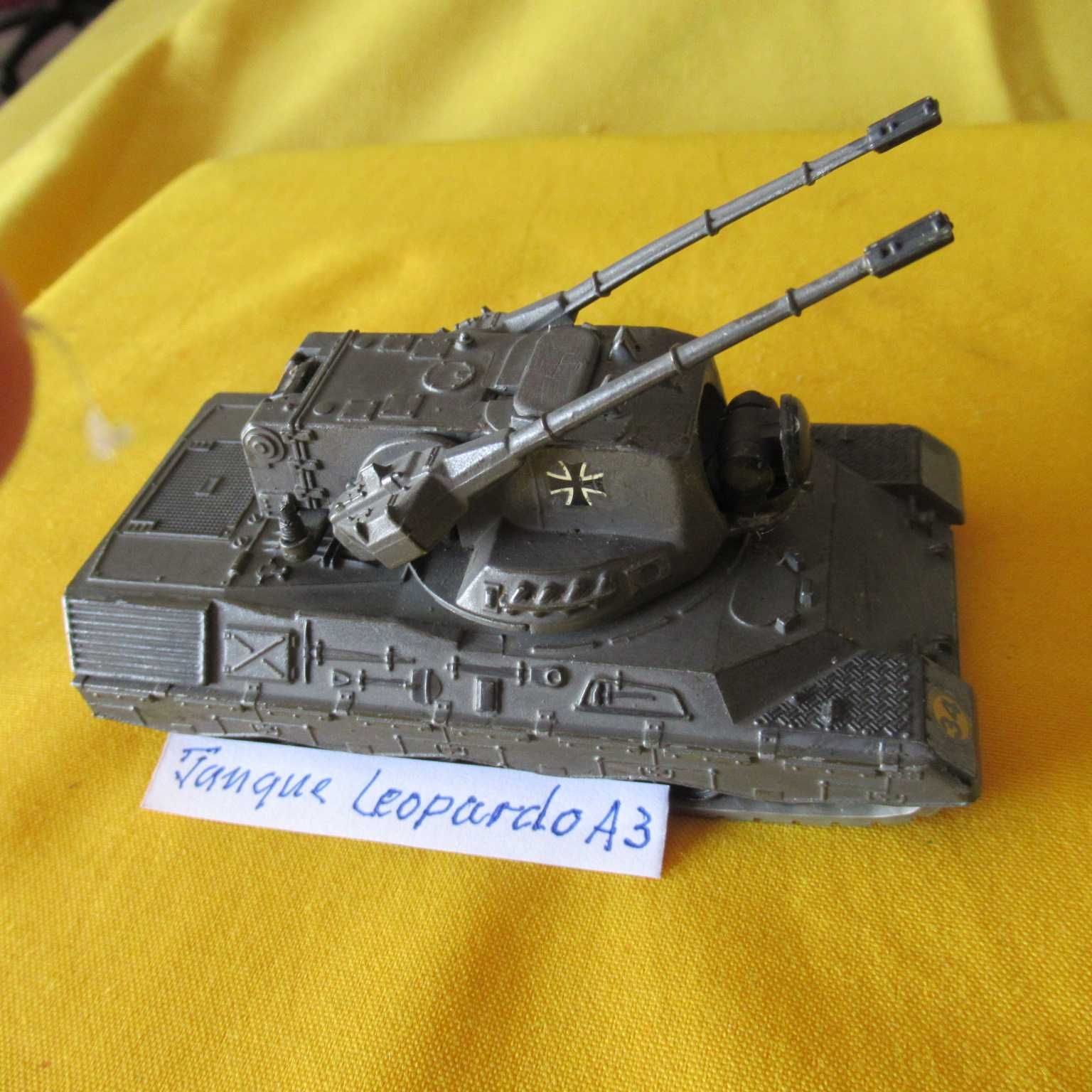 (C107/1)Tanque  de guerra Leopard A3 em metal  Siku M grande