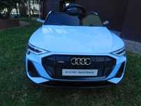 Auto samochód na akumulator AUDI E- TRON pojazd zabawki motor