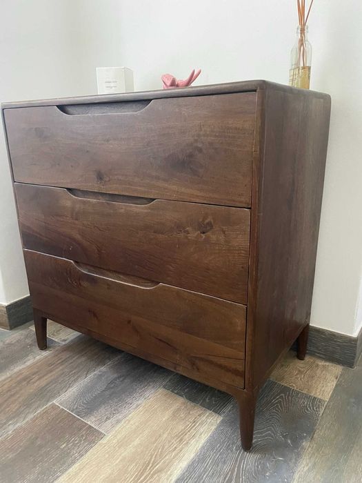 Cômoda antiga em madeira maciça com 3 gavetas