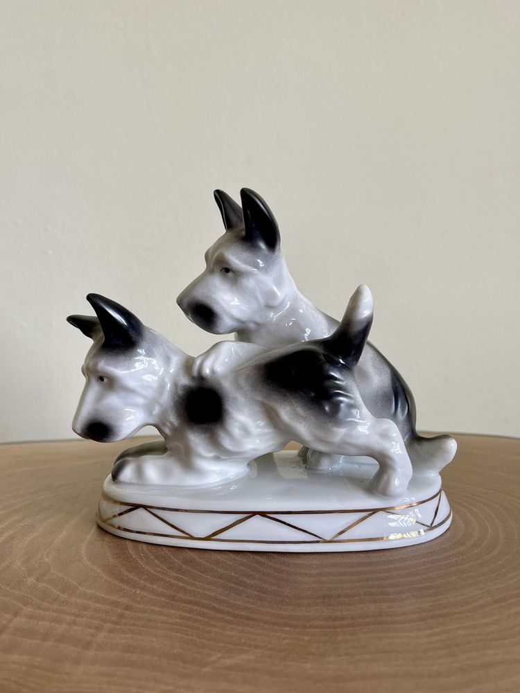 Figura Porcelana Electro-Cerâmica Candal Par de Cães em Biscuit