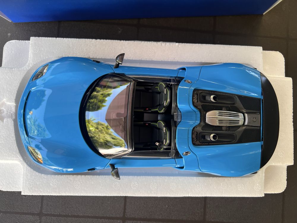 Autoart 1/18 Porsche 918 Spyder Weissach Package (Riviera Blue)