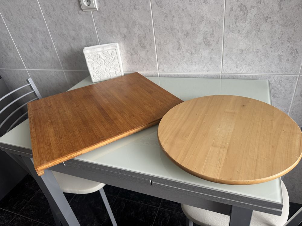 Vendo tábua de cortar e base giratória da IKEA