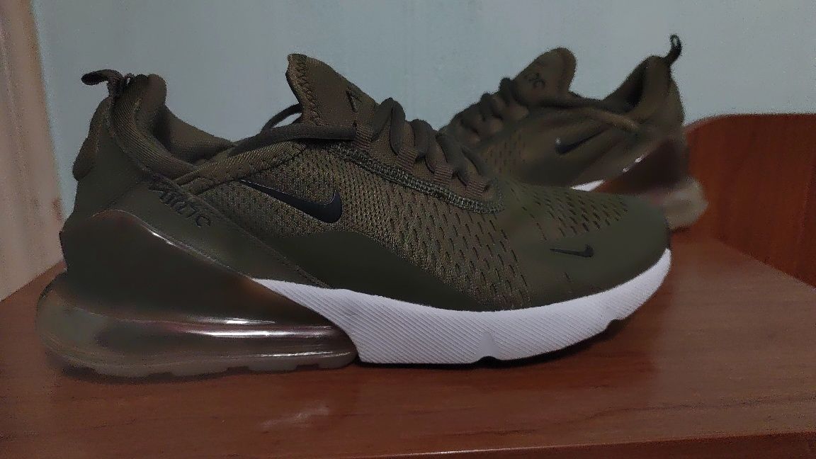 Кроссовки Nike (новые)