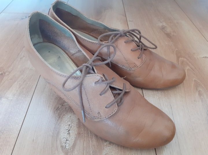 Buty skórzane brązowe Bata 40