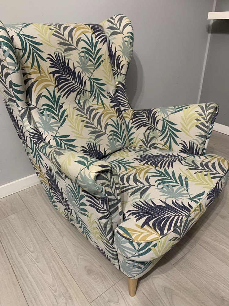 Fotel uszak Ikea z podnóżkiem