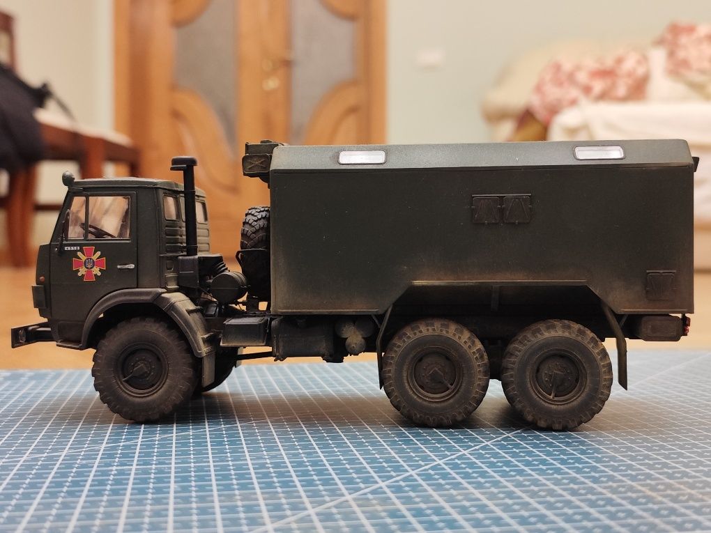 Стендова модель Камаз з кунгом ЗСУ 1/35