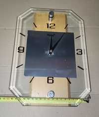 Zegar ścienny analogowy ze szklaną szybą