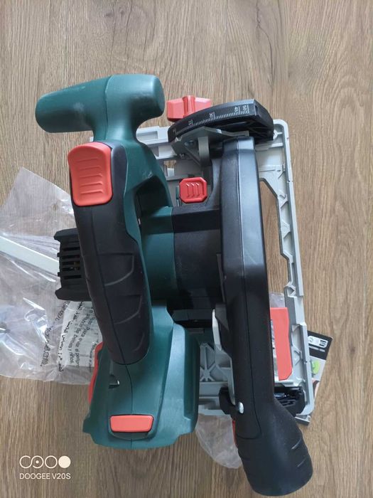 Metabo KS18LTX57 Cordless CircularSaw + вставка в metabox