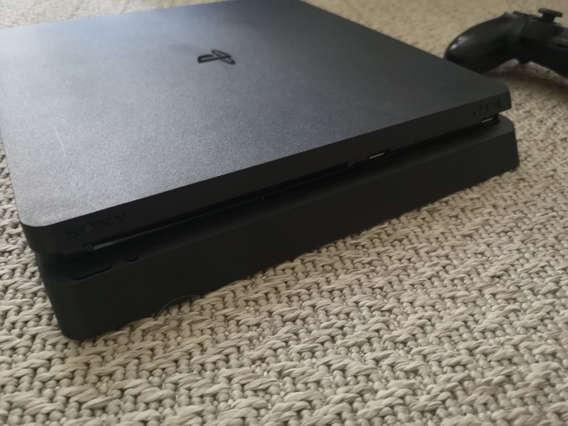 Konsola ps4 playstation 4