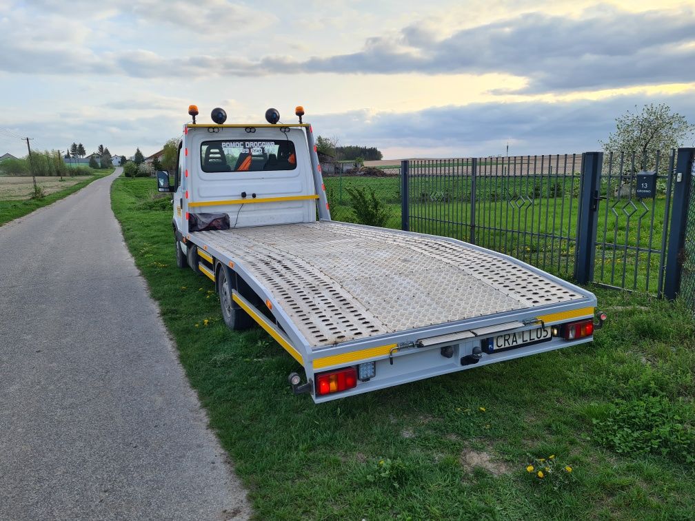 Pomoc drogowa Zmiana koła na drodze autolaweta Prostowanie felg