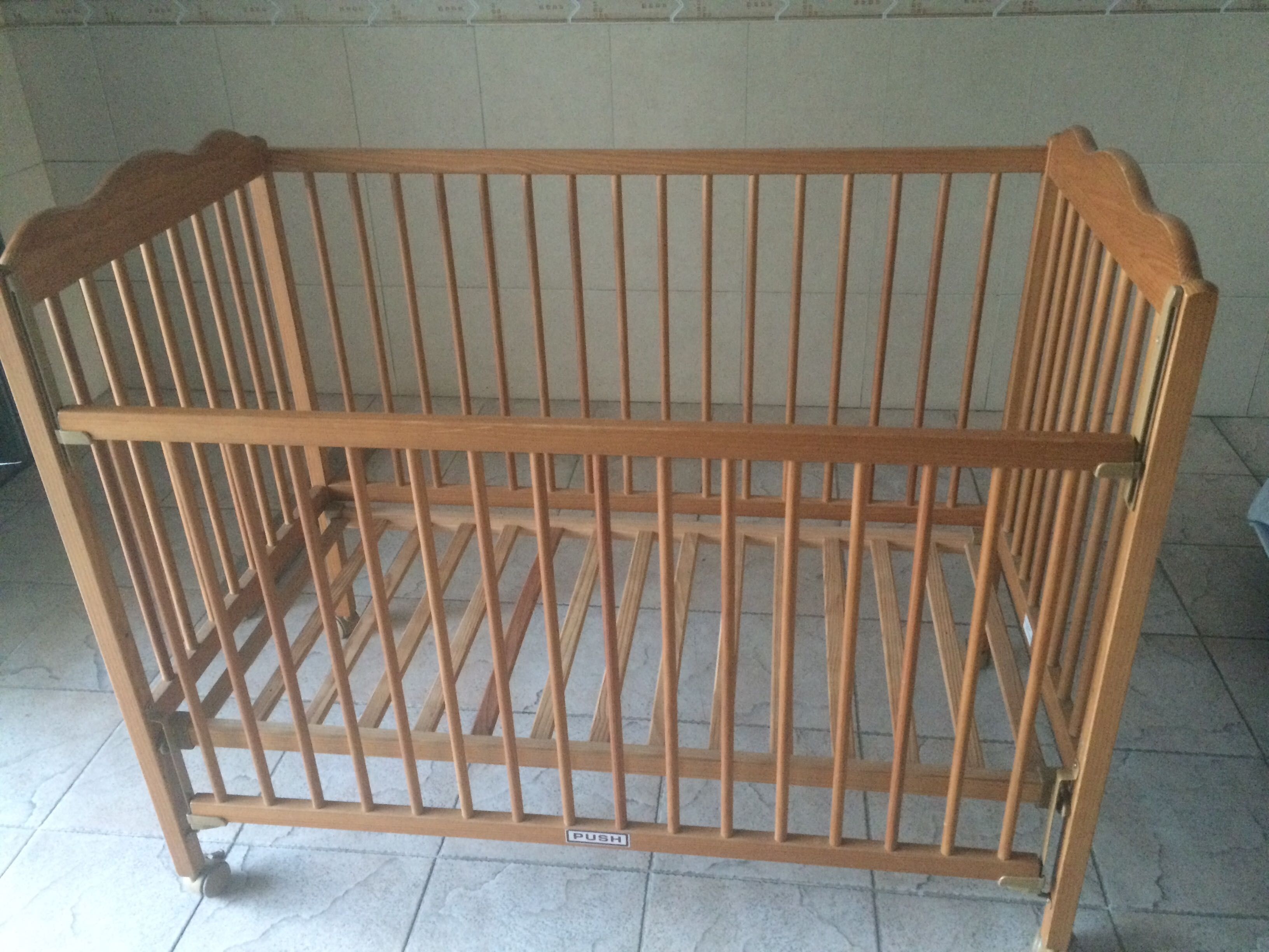 Cama para criança em madeira