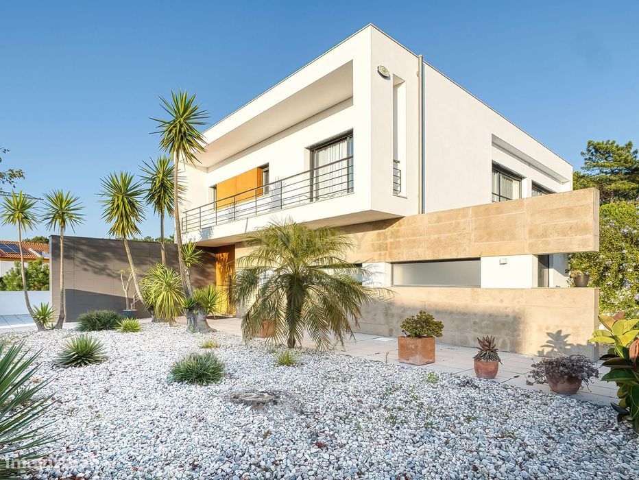 Moradia de Luxo na Nazaré — Conforto, Funcionalidade e Localização de