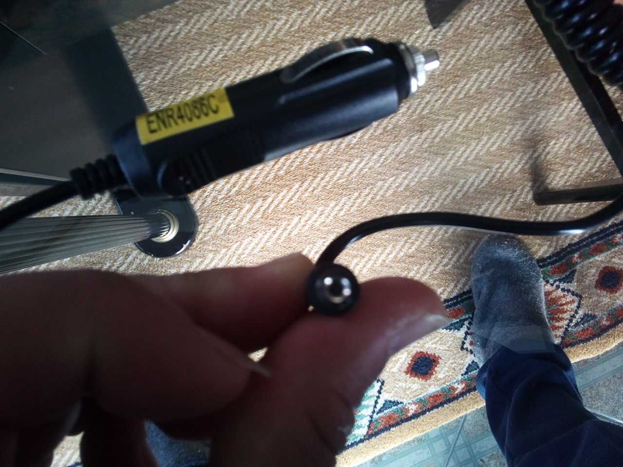 Cabo retrátil de carregador de isqueiro auto, como NOVO!