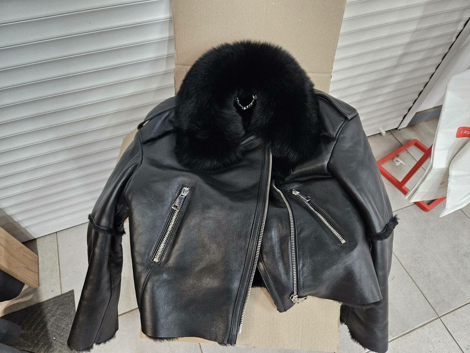 Шкіряна куртка косуха з натуральним хутром. Розмір XS