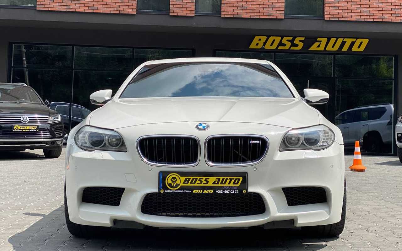 BMW M5       2012