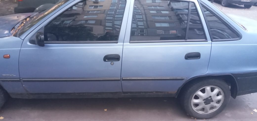 Автомобиль Daewoo Nexia