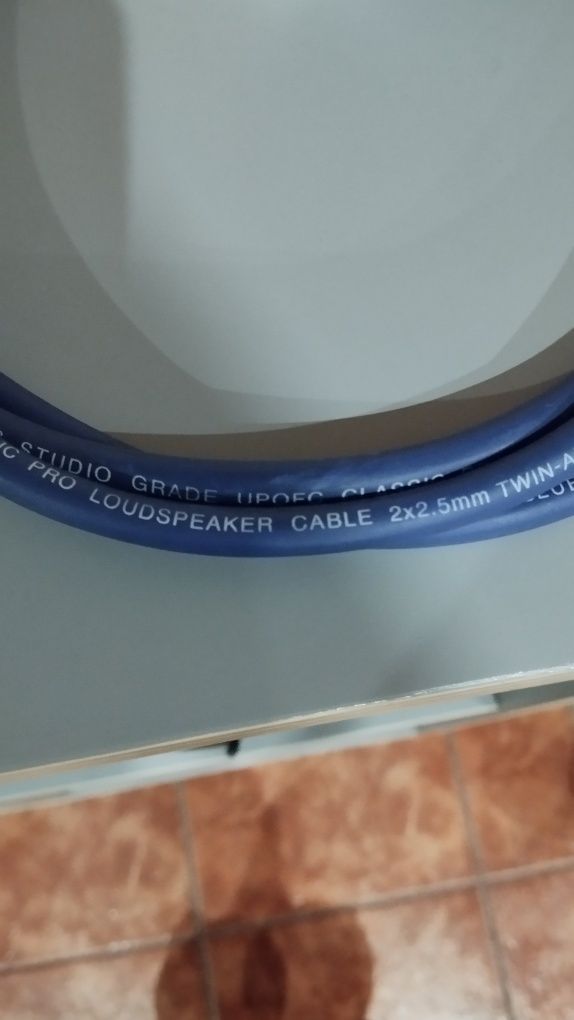 Vendo jogo de cabos para colunas de alta qualidade hifi