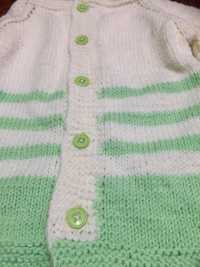 Sweterek dla dziecka ręcznie robiony na szydełku
