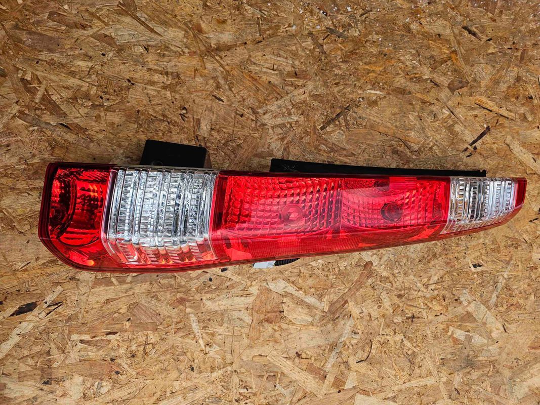 Honda cr-v Ii crv 2 lift lampa tylna prawa prawy tył Europa