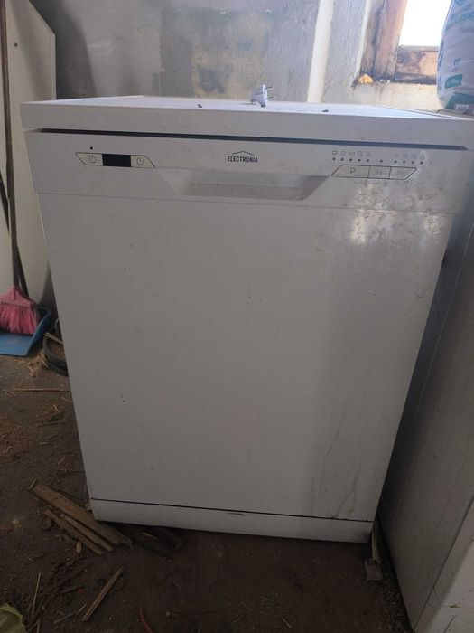 Maquina de lavar loiça Electronia com anomalia