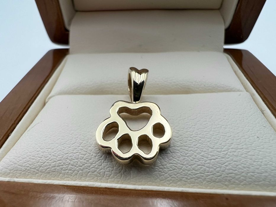 Złota zawieszka Łapka 1,52g 14K | 585 |