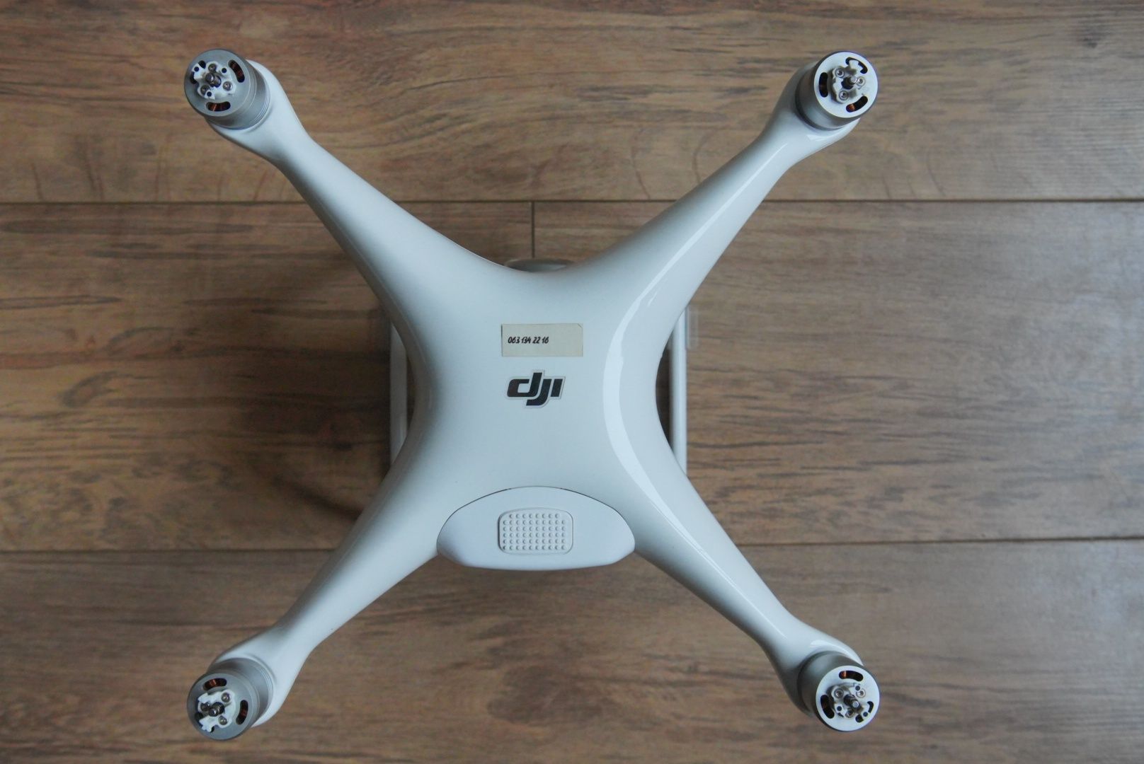 Квадрокоптер DJI Phantom 4 pro