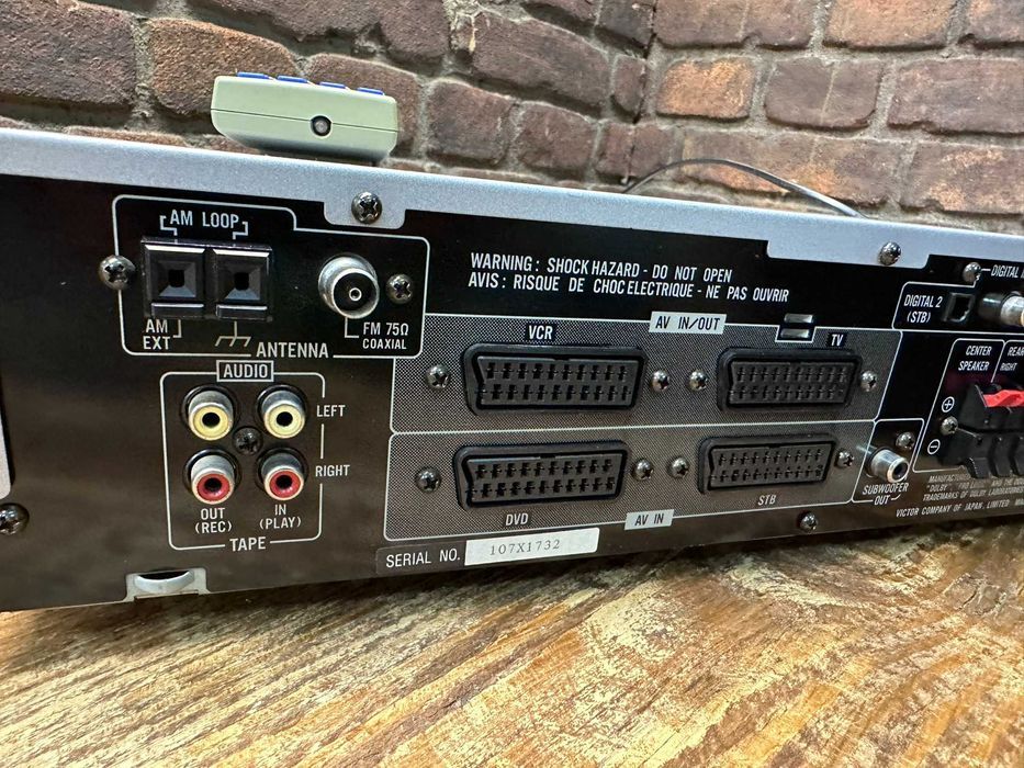 Amplituner JVC RX-E111R z pilotem