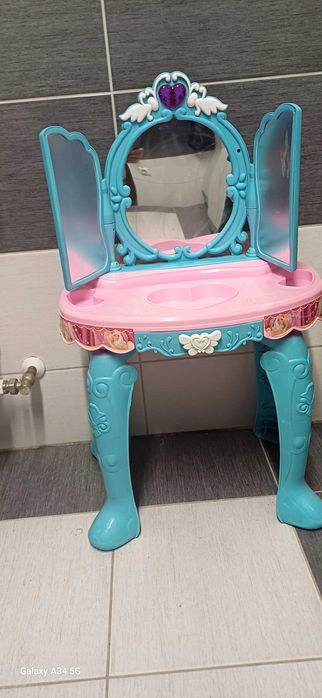 Toaletka dla dziewczynki.