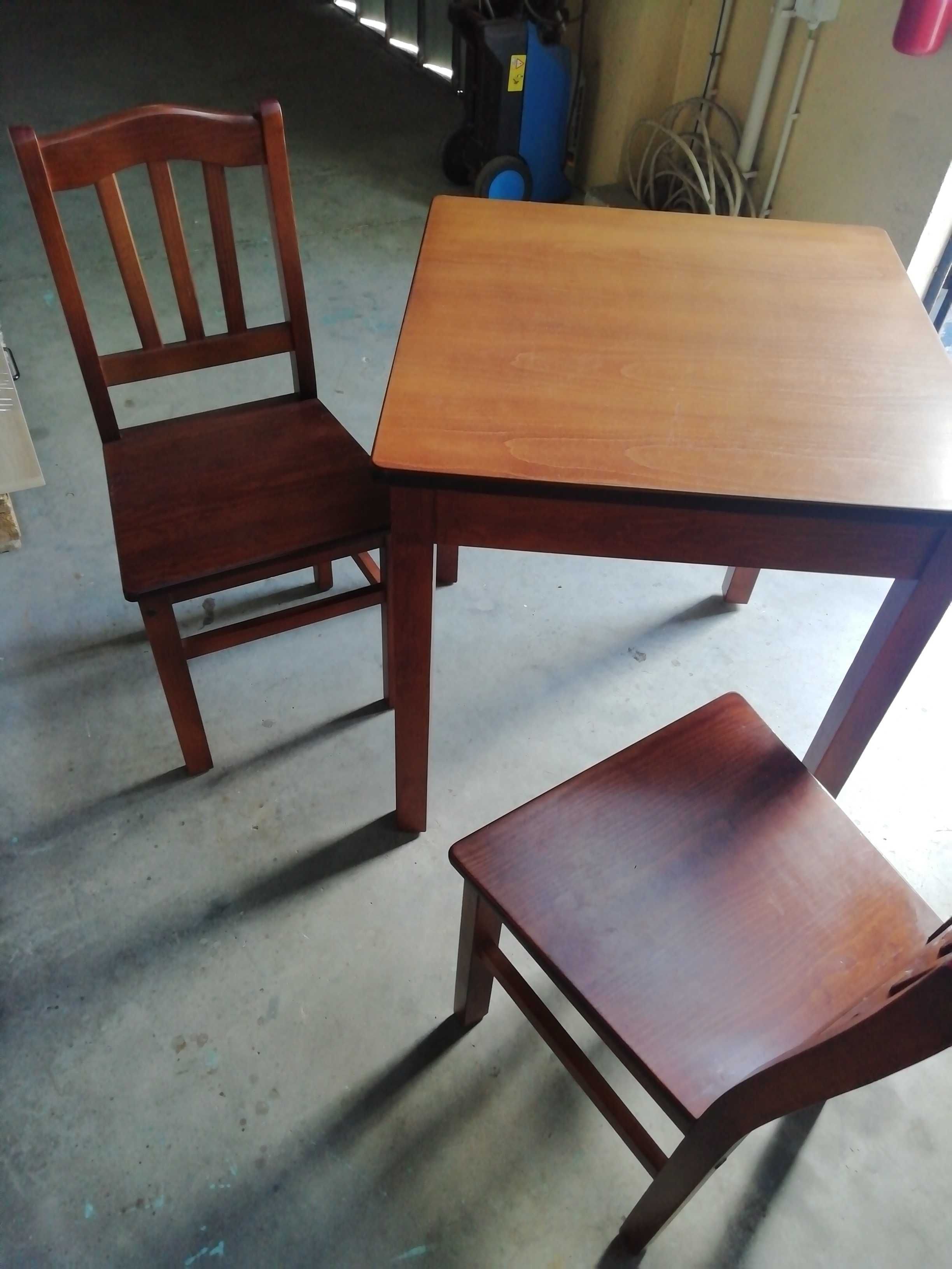 Conjunto de mesa e 4 cadeiras madeira castanha