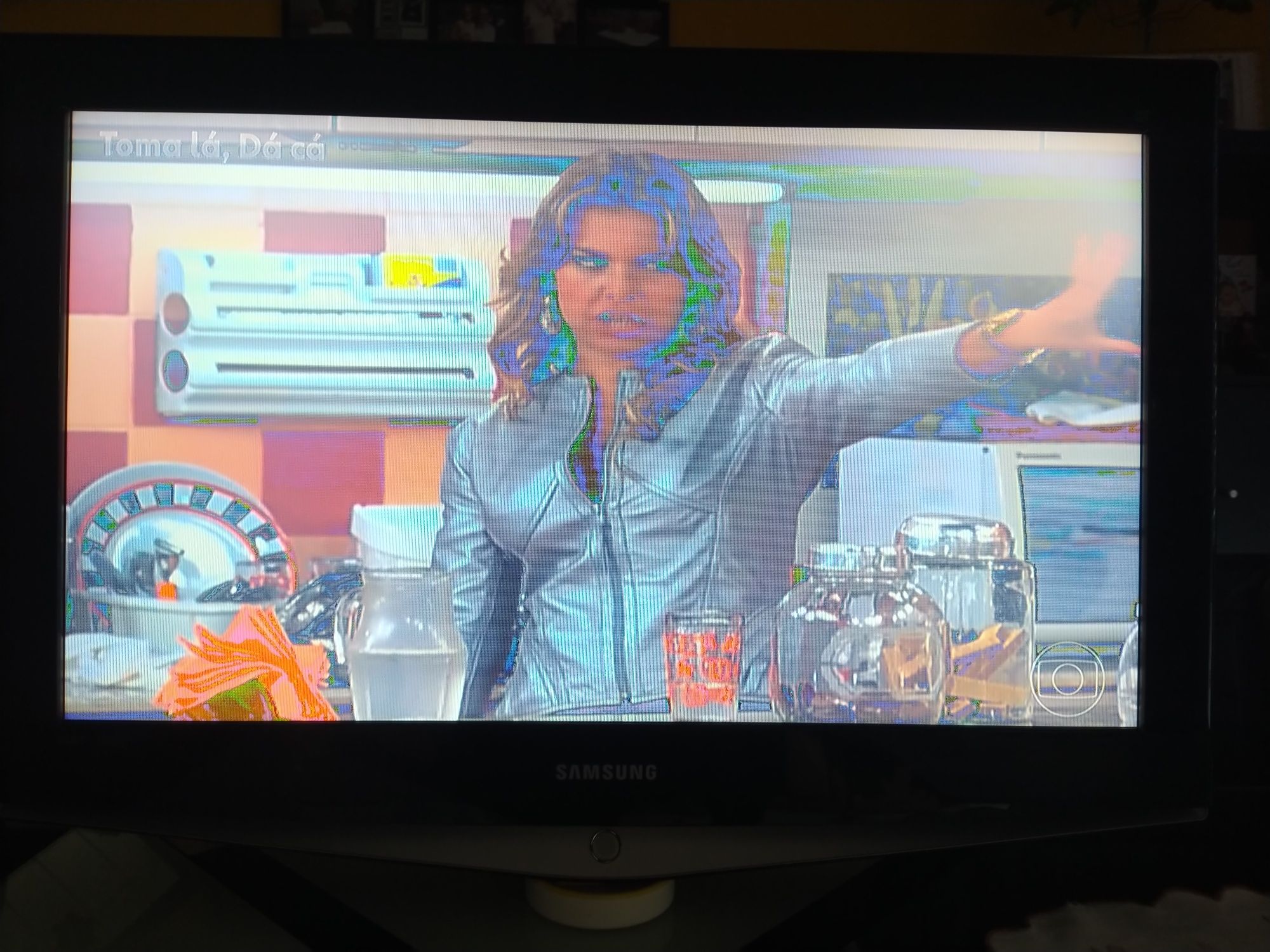 TV LE32R72B 32" para peças ou reparação monitor casa quarto sala.