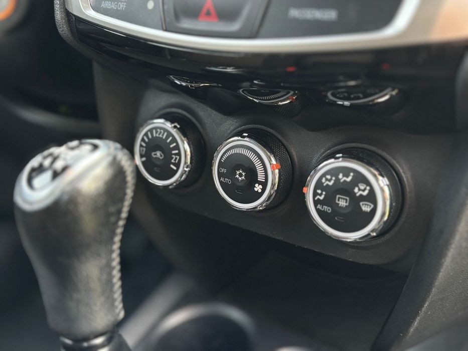 Sprzedam używany samochód osobowy marki Mitsubishi ASX z 2016 roku.
