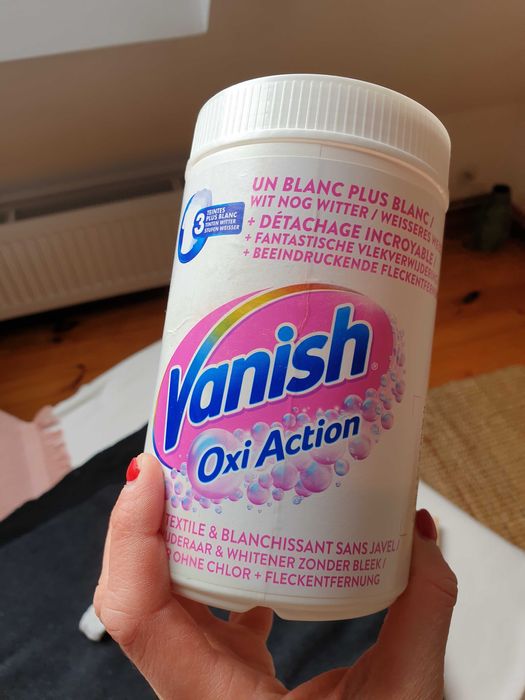 Pół opakowania wybielacza Vanish Oxy Action