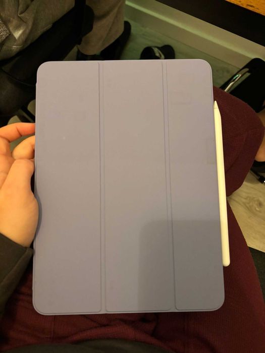 iPad 5th generation 10.9'' 256GB with Apple Pencil & Smart Folio