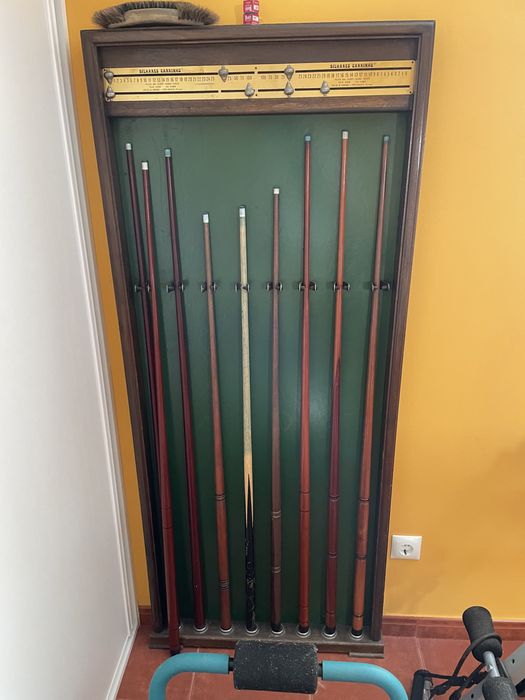 Mesa de snoker em otimo estado mais quadto e tacos